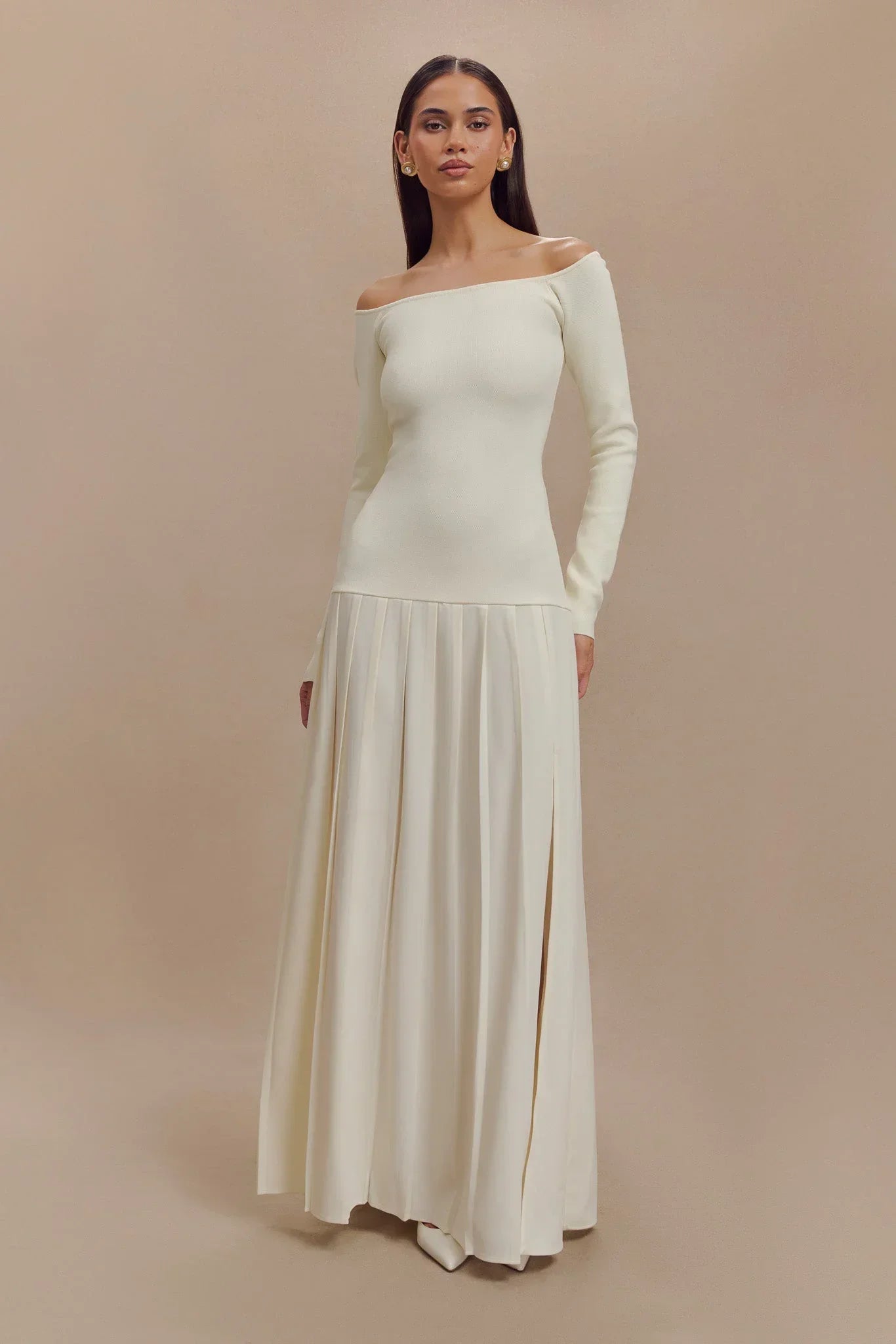 Vestido largo de punto con hombros descubiertos – Marfil