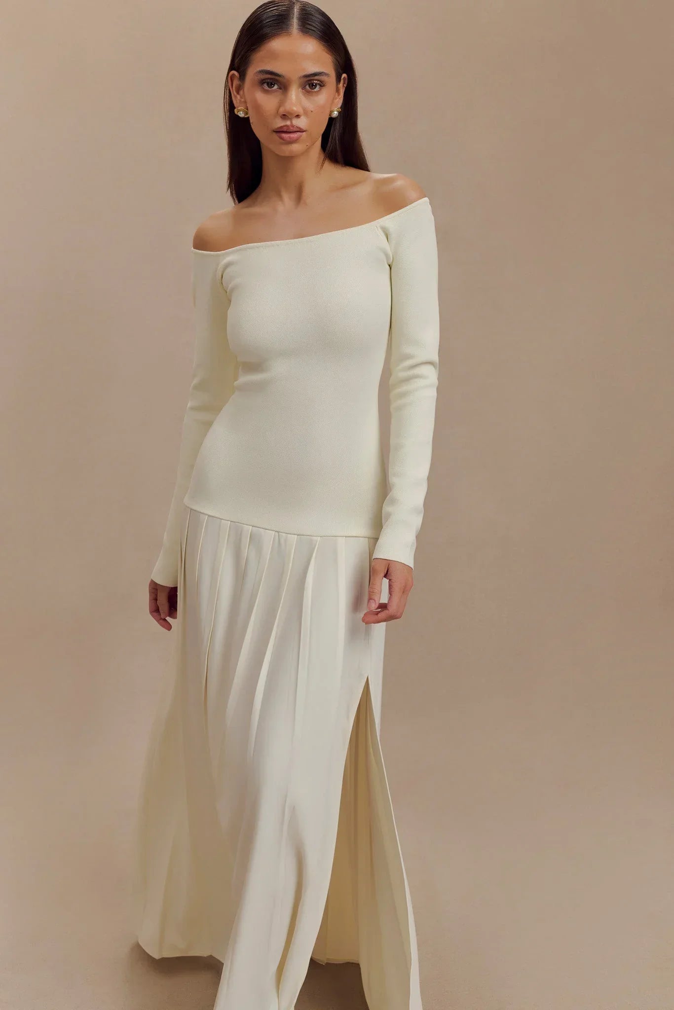 Vestido largo de punto con hombros descubiertos – Marfil