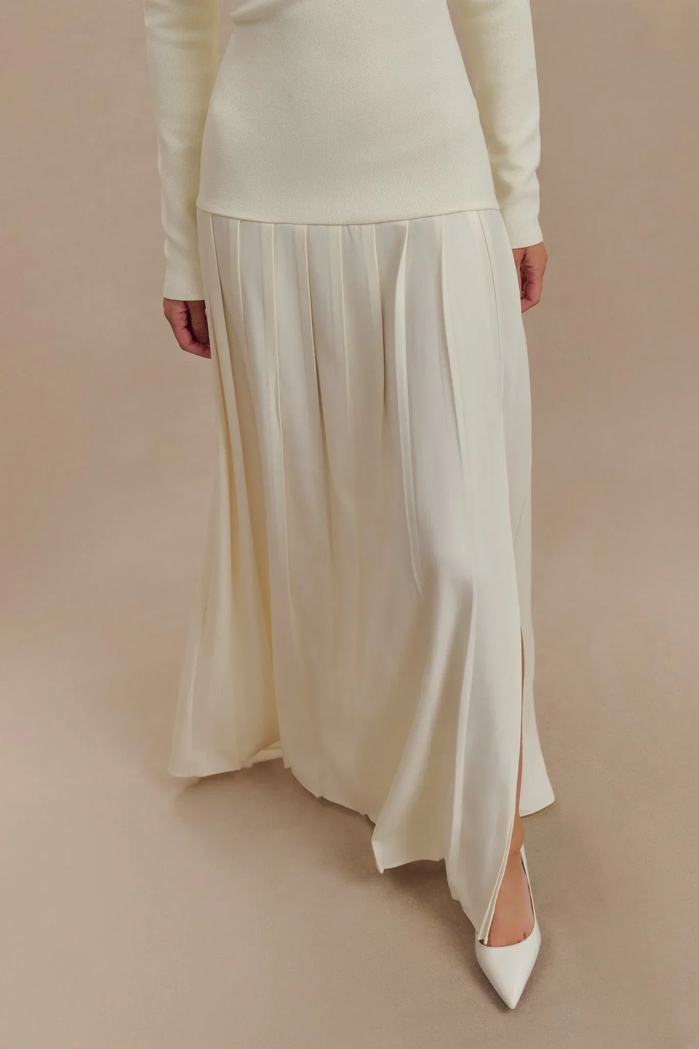 Vestido largo de punto con hombros descubiertos – Marfil